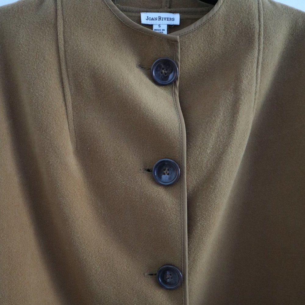 Joan Rivers Cape - Picture 5 of 12